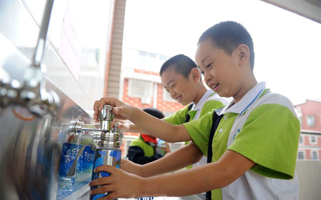 湖南鑫泰環(huán)?？萍加邢薰?湖南直飲水設(shè)備安裝,凈水節(jié)能,工業(yè)用水,生活用水